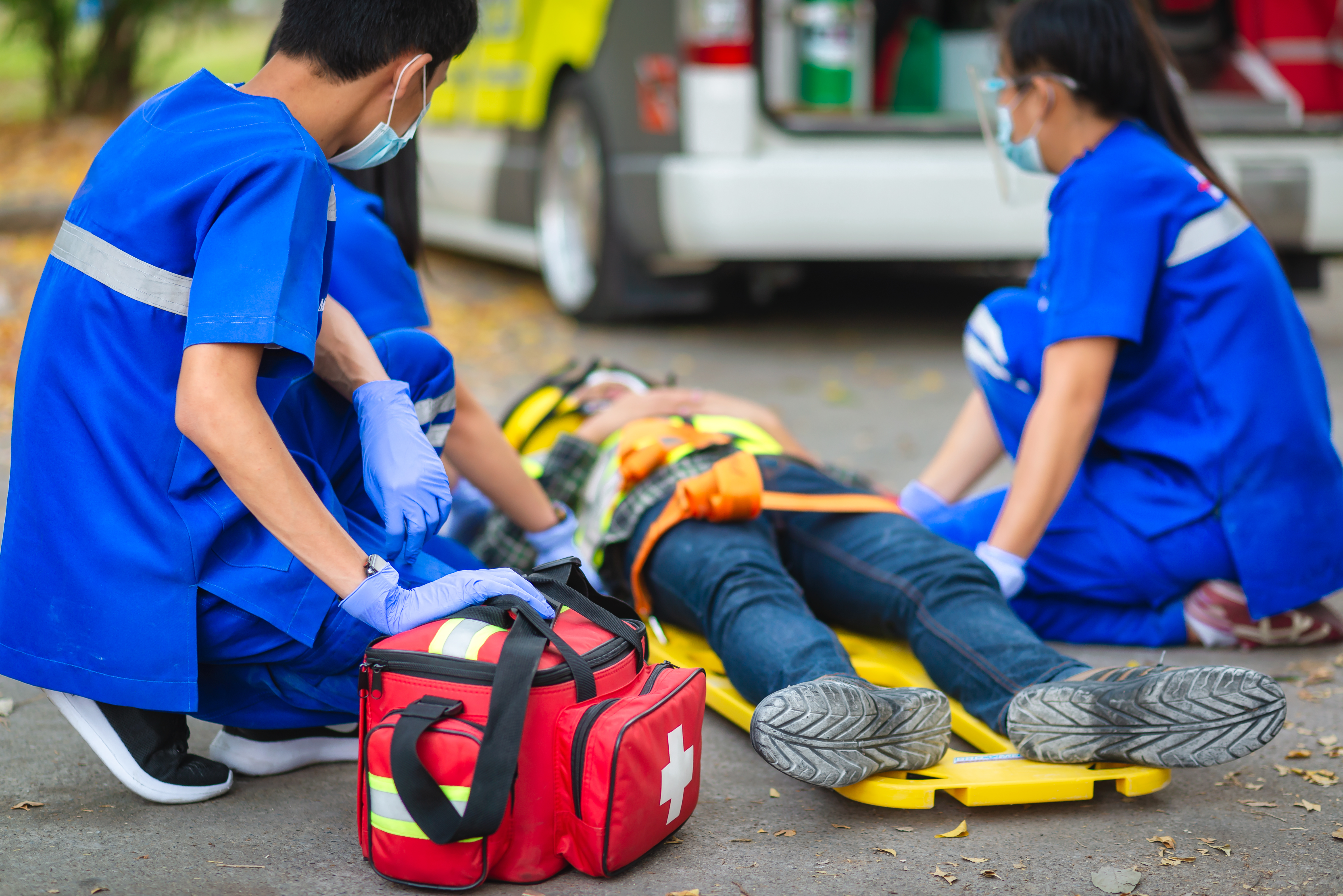 emergency-accident-patient-suffered-head-lying-stretcher-first-aid-training-move-patient-emergency-accident-paramedic-transfer-patient-ambulance-car-select-focus-first-aid-bag